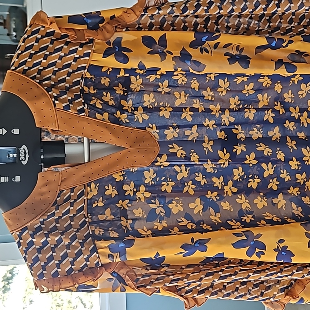 Blouse - Picture 2 of 3